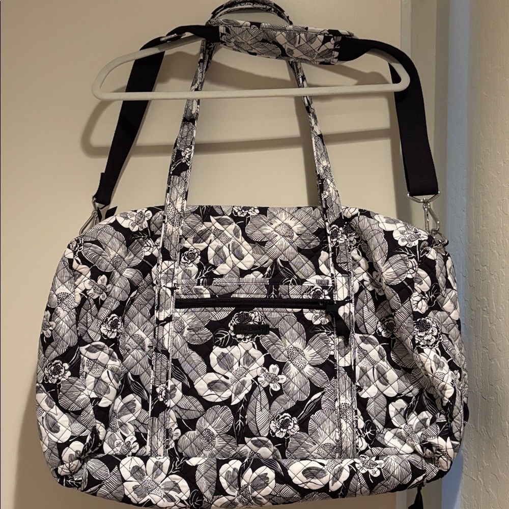 Vera Bradley Lay Flat Travel Duffel Bag in Cotton Bedford Blooms EUC